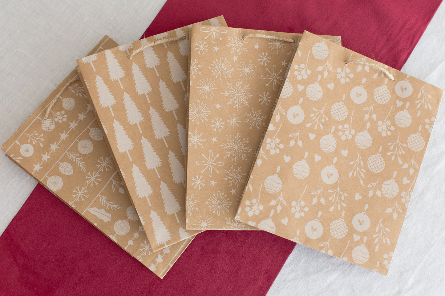 Geschenktüten für Weihnachten, 12 Stück in Weiß