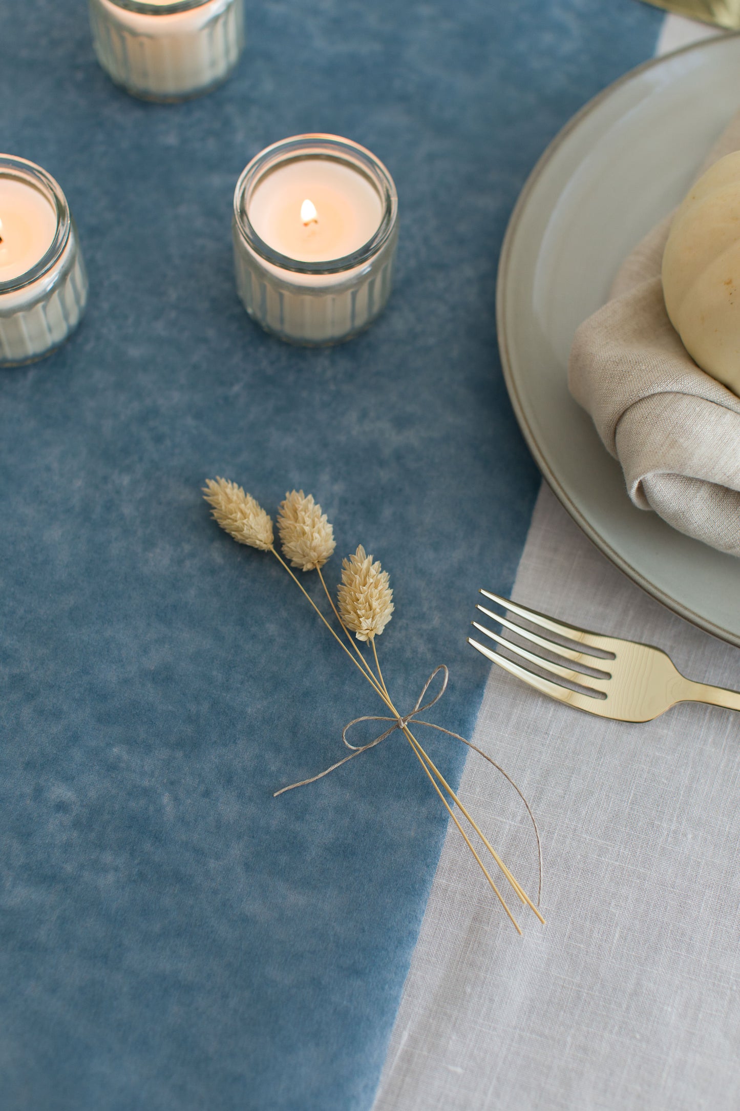 2. Wahl: Tischläufer Vlies Rauchblau (Dusky Blue)