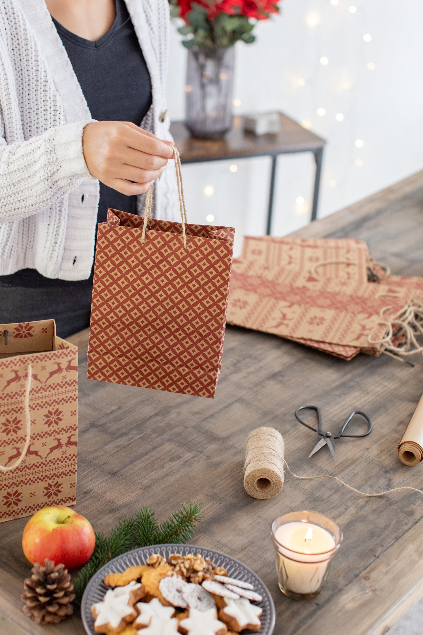 Geschenktüten für Weihnachten, 12 Stück in Rot