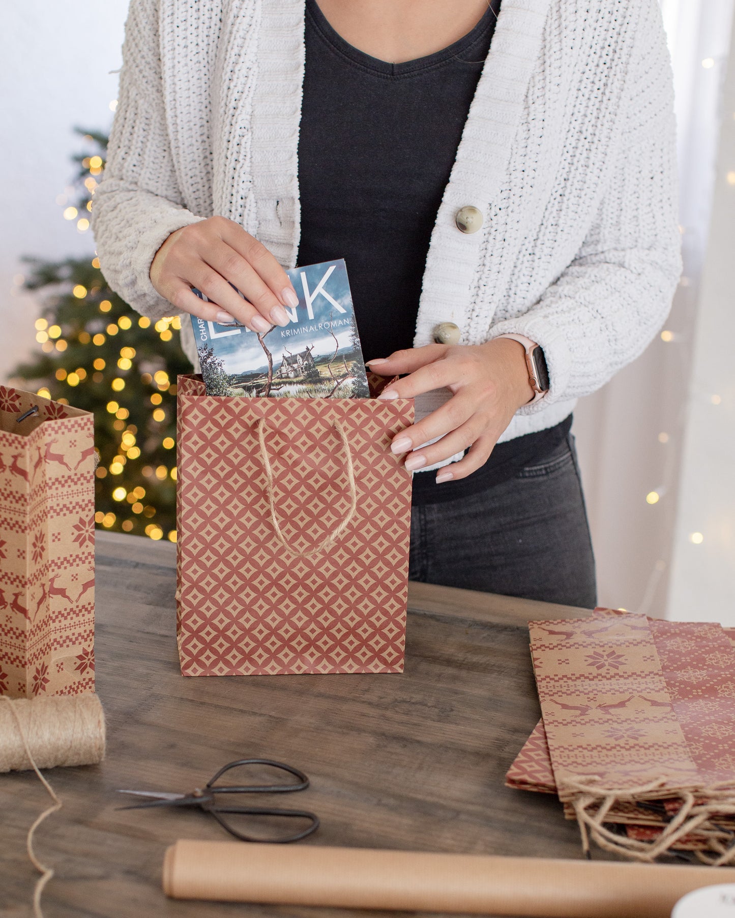 Geschenktüten für Weihnachten, 12 Stück in Rot