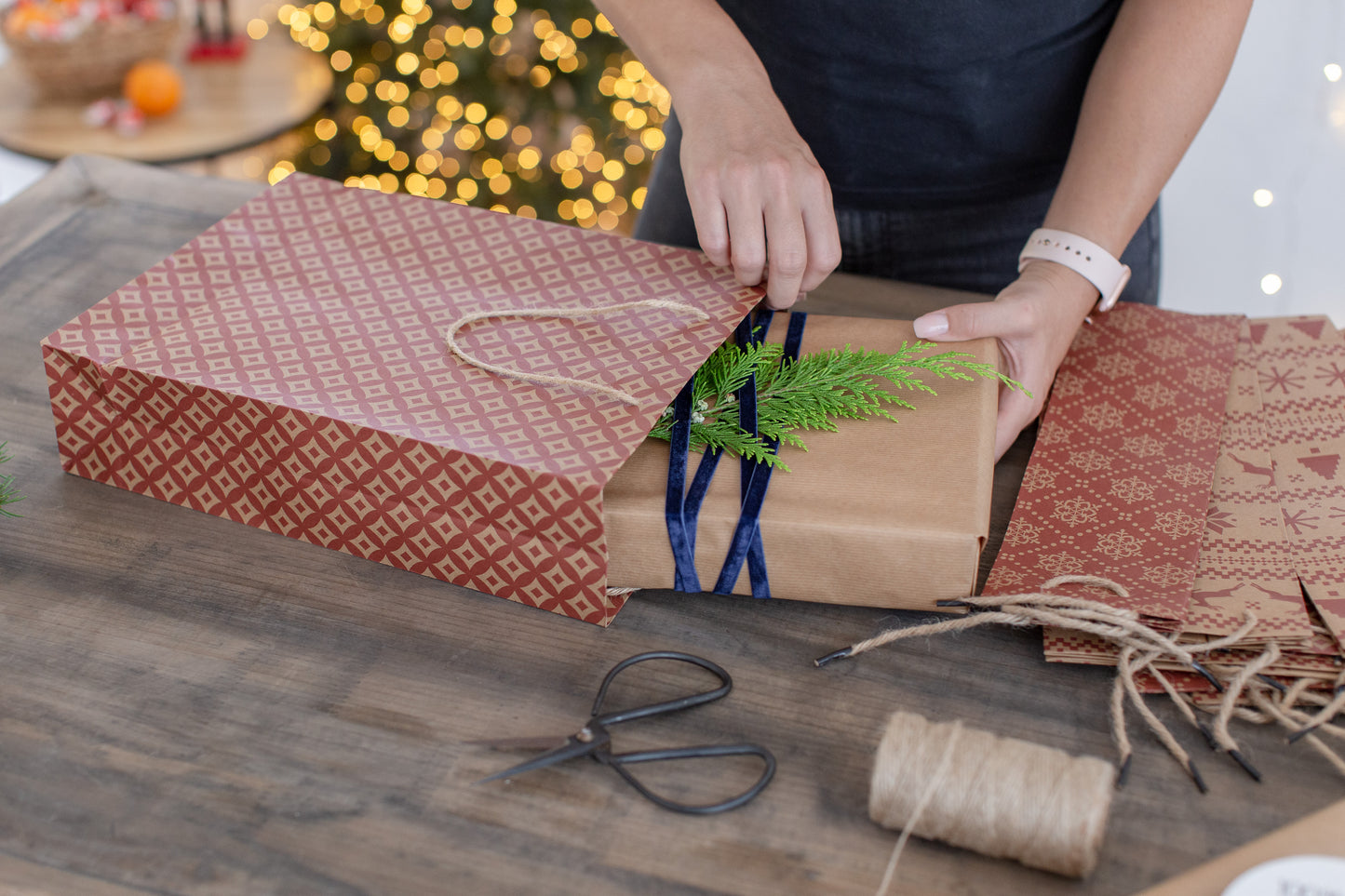 Geschenktüten für Weihnachten, Groß, 12 Stück in Rot
