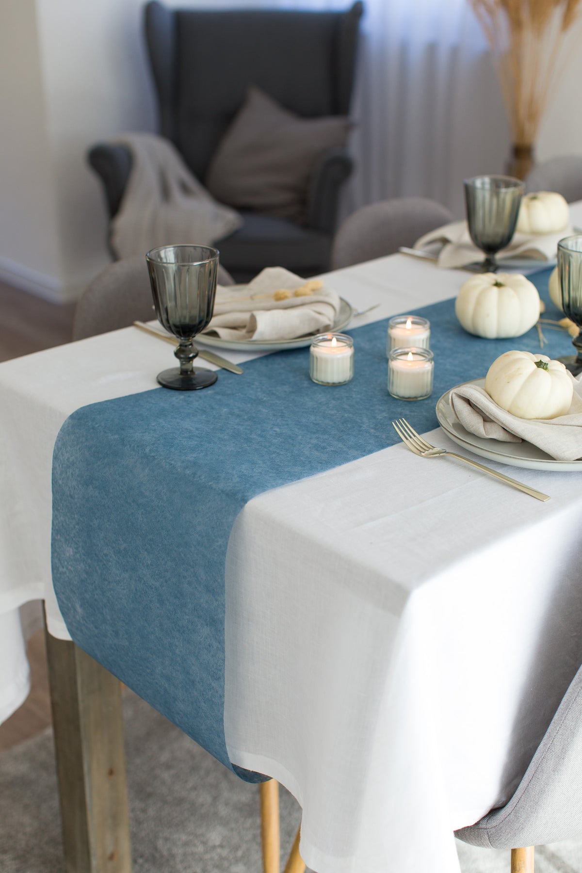Vlies-Tischläufer Blau-Grau (Dusky Blue) online bestellen