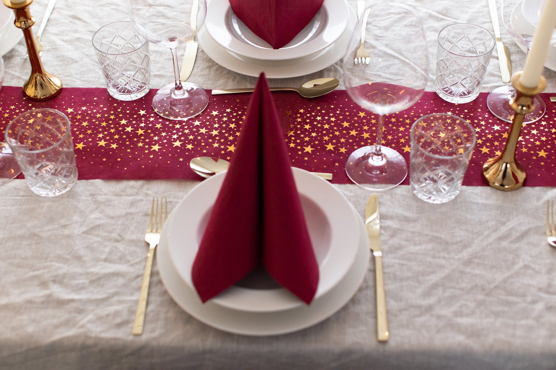 Tischläufer für Weihnachten in Bordeaux Rot mit goldenen Sternen - 100%Mosel | Tischläufer
