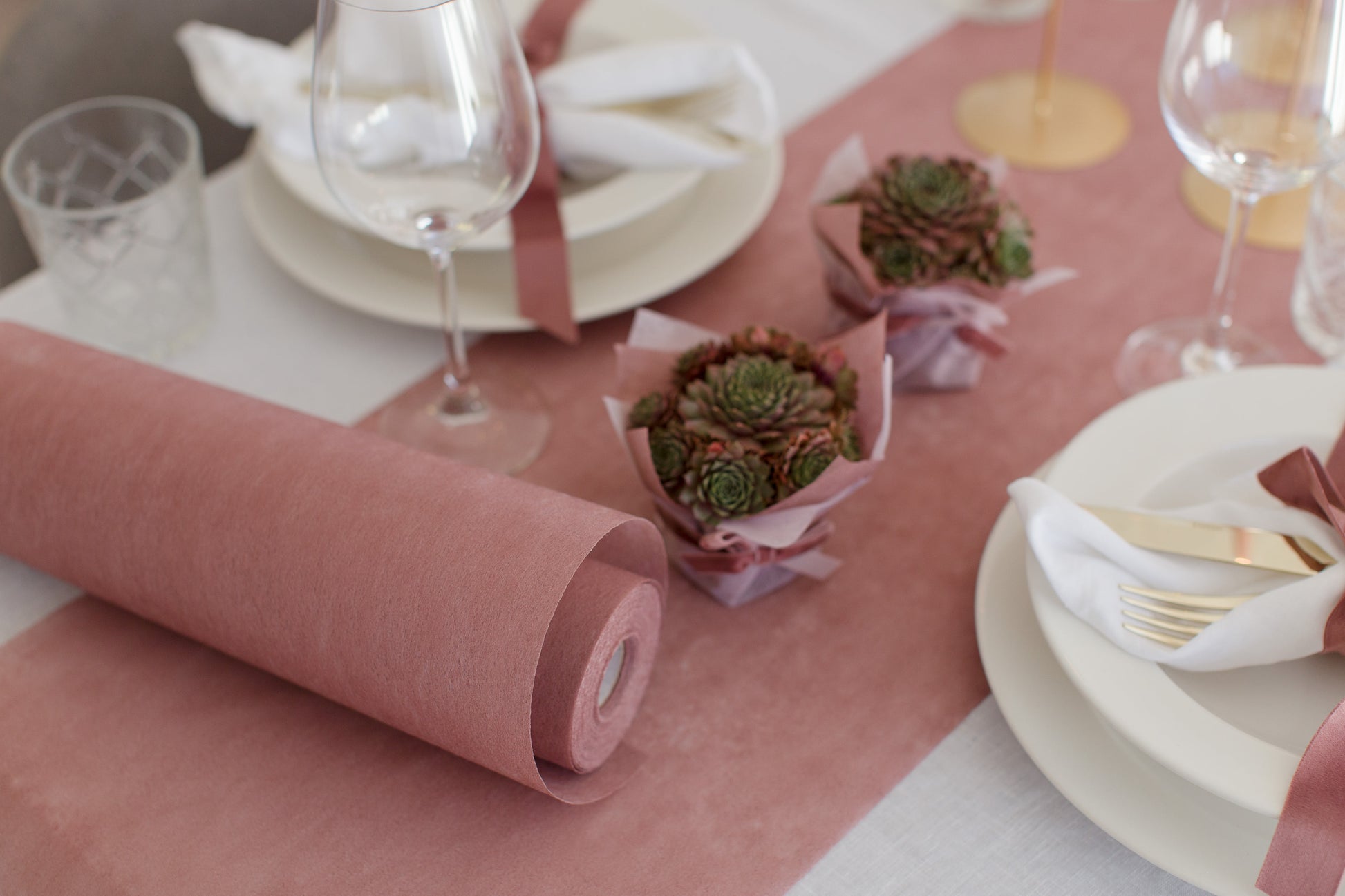 Vlies-Tischläufer Dusky Pink online bestellen - 100%Mosel
